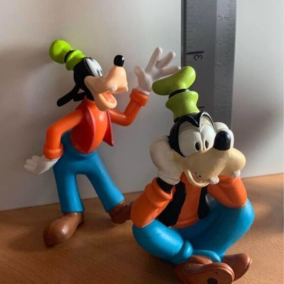 Assortment of 6 Goofy Figurines w/ keychain! - Picture 9 of 9